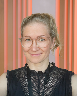 Laura_Koistinen_300x375.png