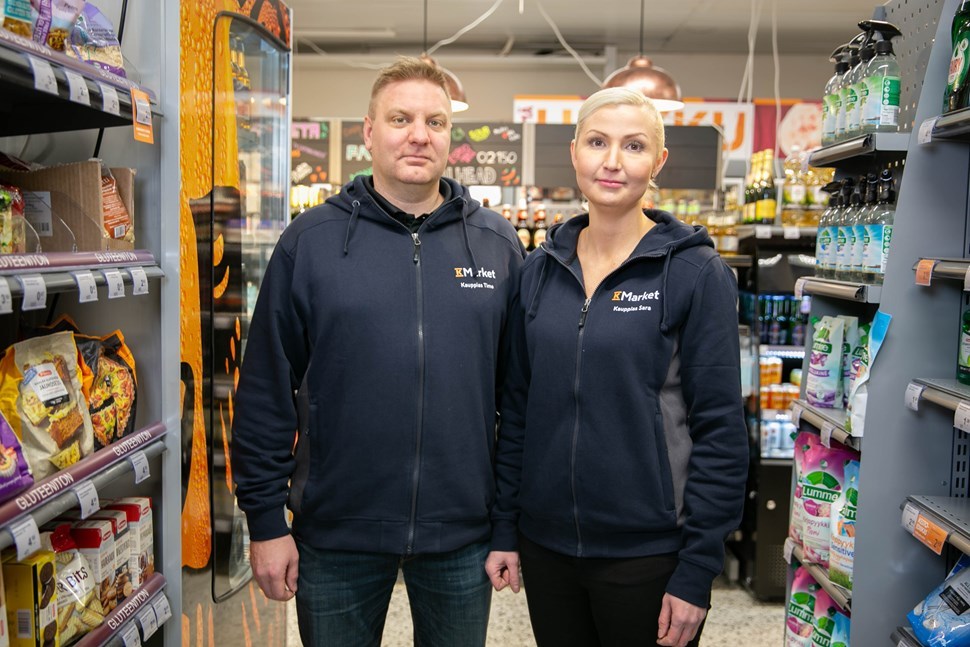 Timo ja Sara Jääskeläinen K-Supermarket Nikinmäen ja K-Market Mikkolan  kauppiaiksi